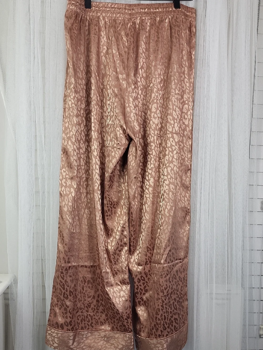 Show Me Your‎ Mumu Satin Leopard Jacquard Pajama Pants — Rose. Size L
